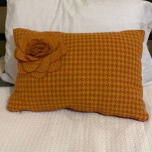 Throw decorative pillow